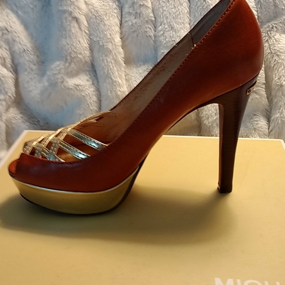 🌠HP🌠 x 2 Michael Michael Kors Luggage/Gold Lana Platforms - Picture 3 of 9